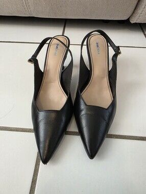 Novus Black Pointed Slingback Heels